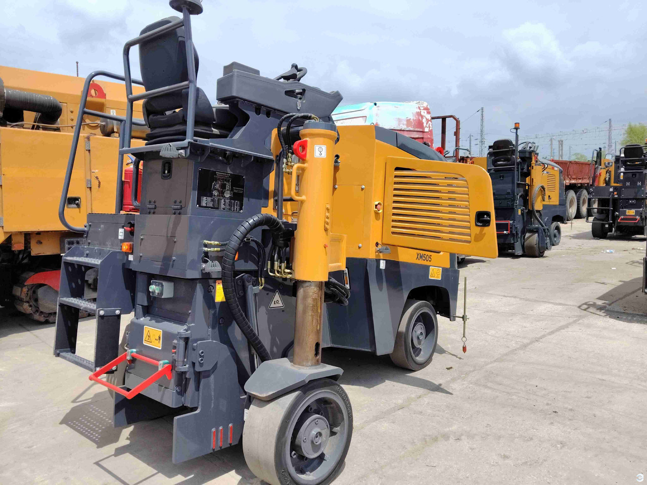 XCMG official XM505IV 500mm road milling machine - Асфалтна мелница: слика 4 XCMG official XM505IV 500mm road milling machine - Асфалтна мелница: слика 4