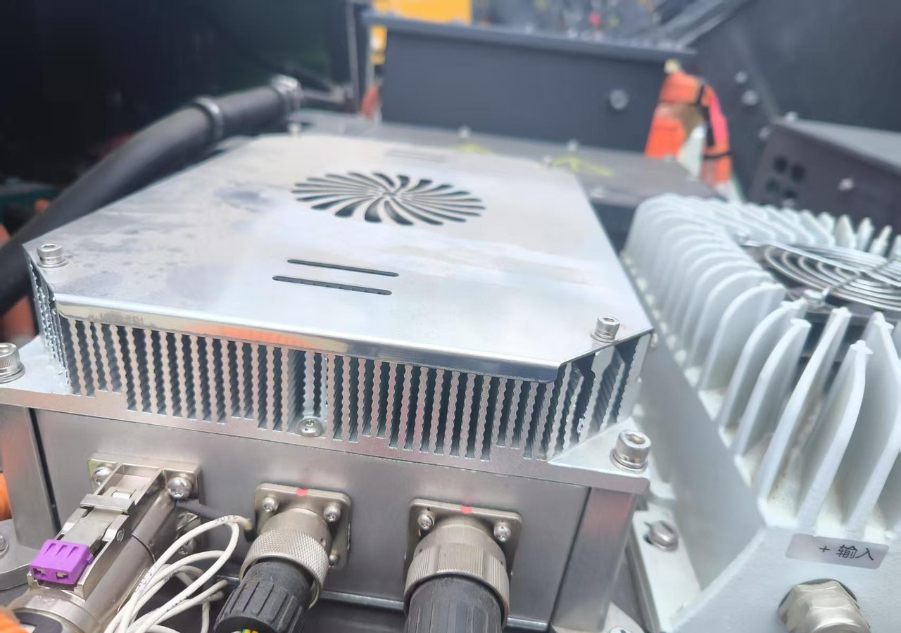 XCMG official used electric small cold milling machine Xm505ep 500mm width - Асфалтна мелница: слика 3 XCMG official used electric small cold milling machine Xm505ep 500mm width - Асфалтна мелница: слика 3