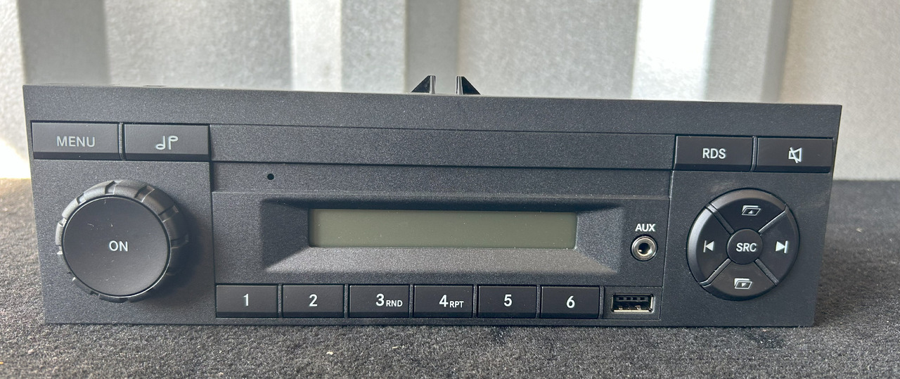 BOSCH CAR RADIO 7620002245 MERCEDES ACTROS A0014461862 NEW ORIGINAL - Кабина и ентериер: слика 1 BOSCH CAR RADIO 7620002245 MERCEDES ACTROS A0014461862 NEW ORIGINAL - Кабина и ентериер: слика 1