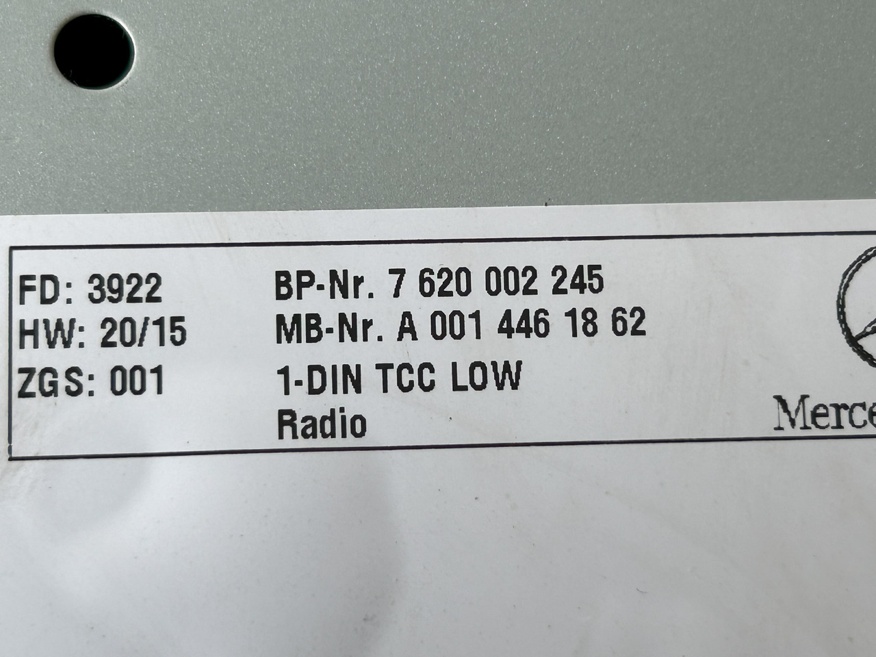 BOSCH CAR RADIO 7620002245 MERCEDES ACTROS A0014461862 NEW ORIGINAL - Кабина и ентериер: слика 3 BOSCH CAR RADIO 7620002245 MERCEDES ACTROS A0014461862 NEW ORIGINAL - Кабина и ентериер: слика 3