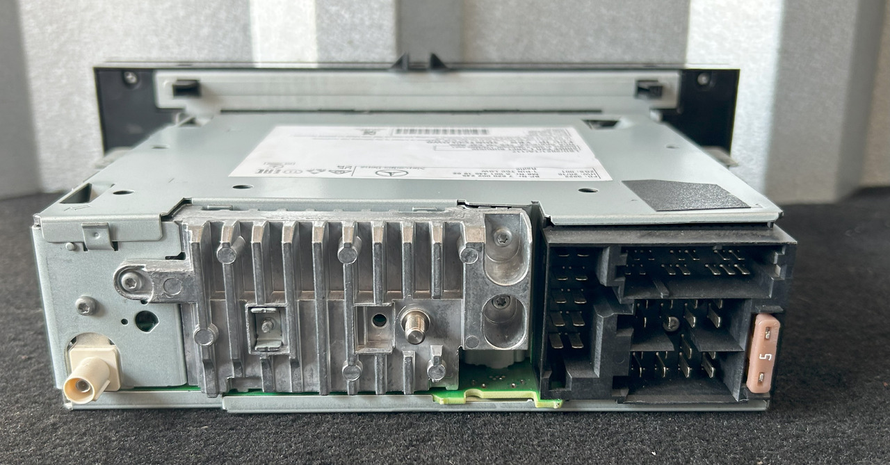 BOSCH CAR RADIO 7620002245 MERCEDES ACTROS A0014461862 NEW ORIGINAL - Кабина и ентериер: слика 5 BOSCH CAR RADIO 7620002245 MERCEDES ACTROS A0014461862 NEW ORIGINAL - Кабина и ентериер: слика 5