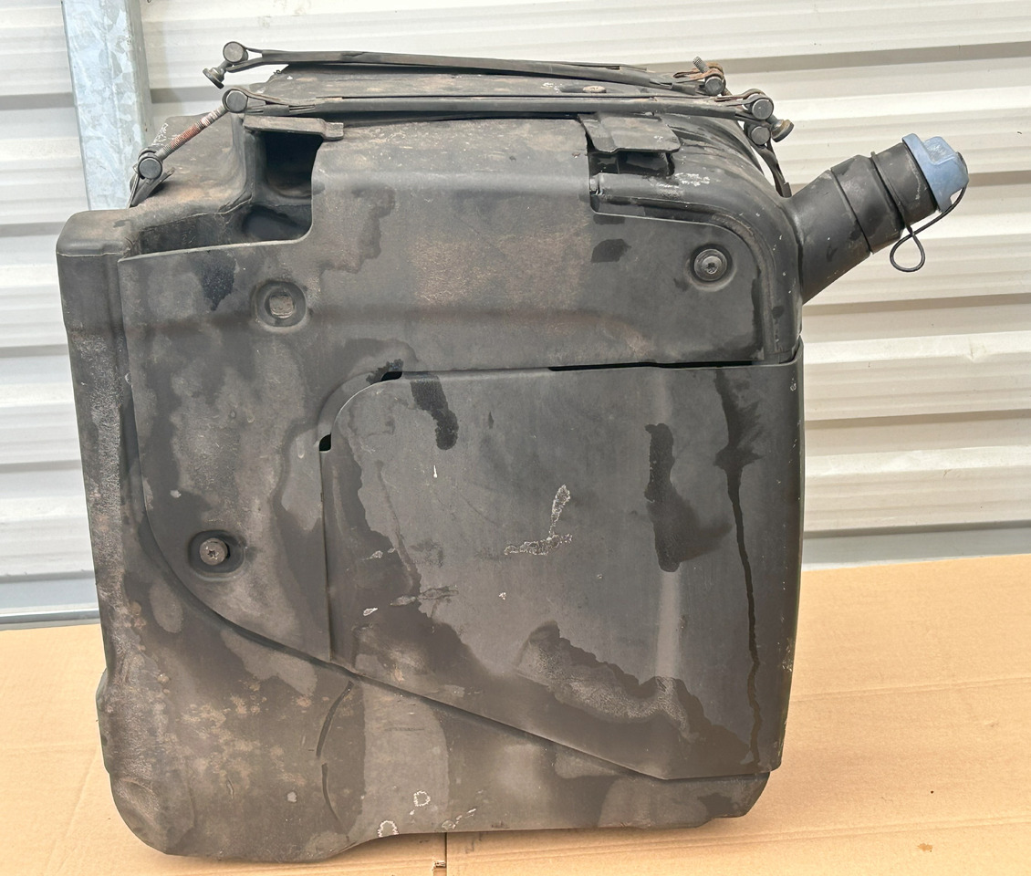 DAF ADBLUE FLUID TANK 90L XF 106 480 - AdBlue резервоар: слика 1 DAF ADBLUE FLUID TANK 90L XF 106 480 - AdBlue резервоар: слика 1