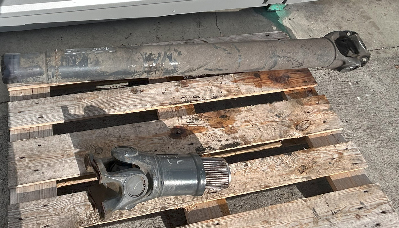 DAF CF EURO 6 440 DRIVE SHAFT LENGTH 1640 MM - Карданско вратило: слика 2 DAF CF EURO 6 440 DRIVE SHAFT LENGTH 1640 MM - Карданско вратило: слика 2