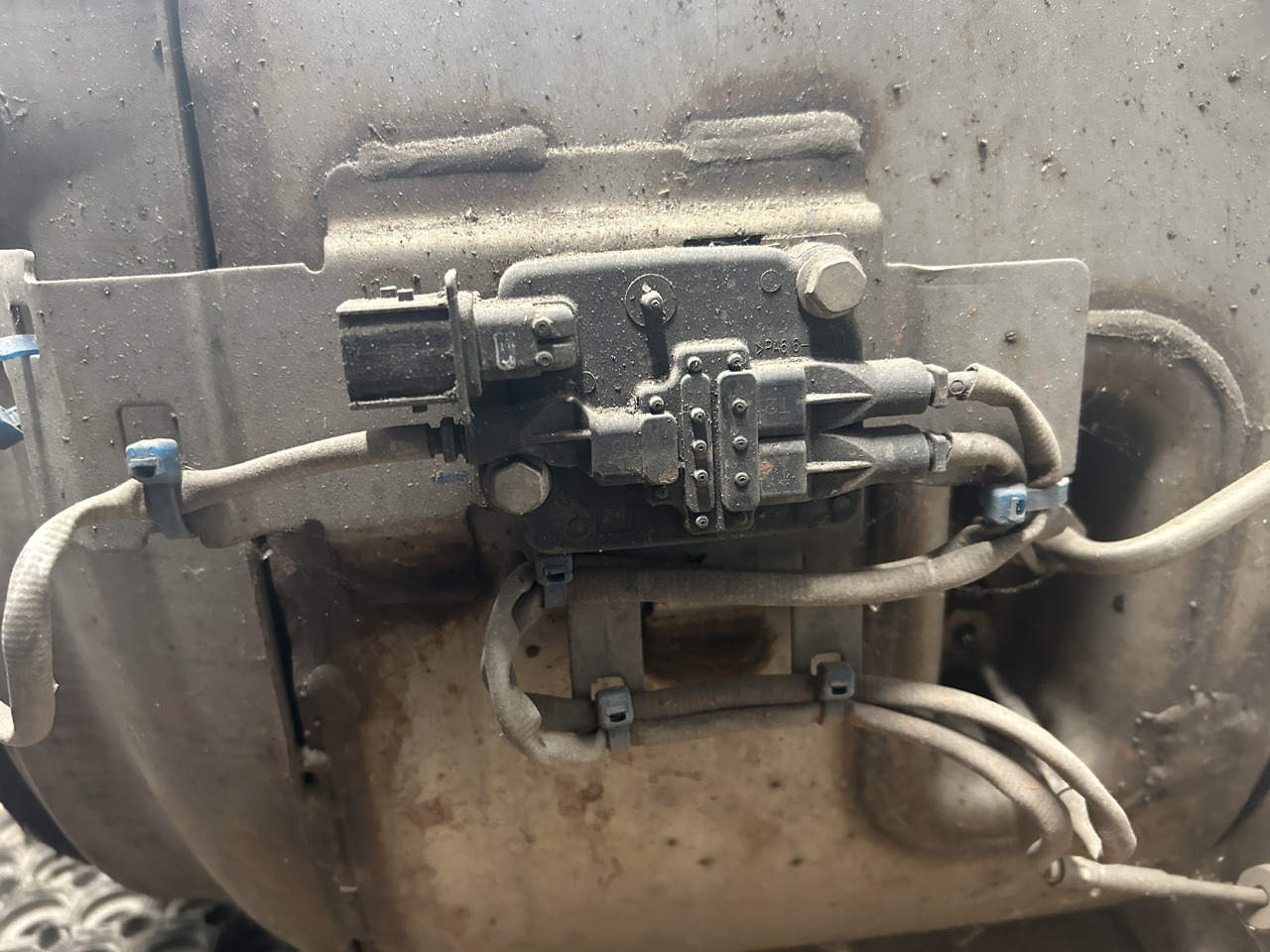 DAF DPF CATALYTIC CONVERTER DAF XF 106 - Каталитички конвертор: слика 4 DAF DPF CATALYTIC CONVERTER DAF XF 106 - Каталитички конвертор: слика 4