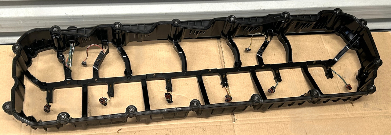 Глава на цилиндар DAF SPACER FRAME ENGINE VALVE COVER XF 106 480 2033255: слика 6