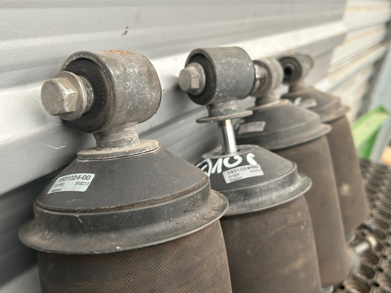 DAF XF 106 CAB SUSPENSION BOOT SET - Суспензија на кабината: слика 3 DAF XF 106 CAB SUSPENSION BOOT SET - Суспензија на кабината: слика 3