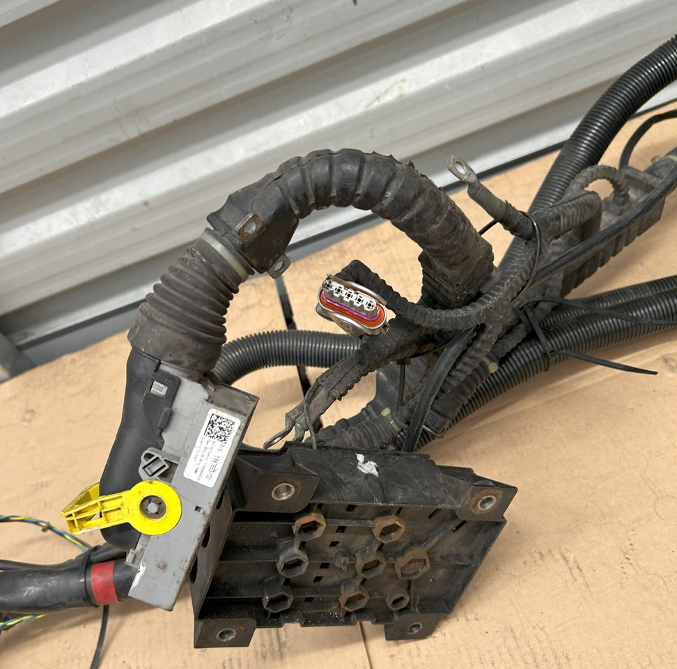 DAF XF 106 J3B ENGINE WIRING HARNESS - Појас за кабел/ Жица: слика 3 DAF XF 106 J3B ENGINE WIRING HARNESS - Појас за кабел/ Жица: слика 3