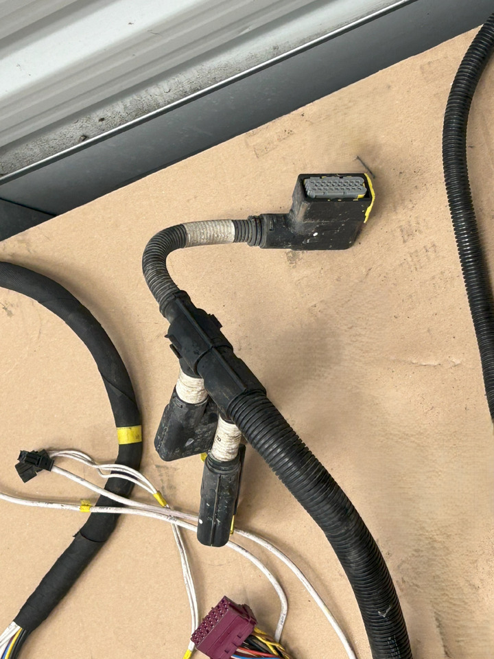 DAF XF 106 TRAILER SOCKET ELECTRICAL HARNESS - Појас за кабел/ Жица: слика 3 DAF XF 106 TRAILER SOCKET ELECTRICAL HARNESS - Појас за кабел/ Жица: слика 3