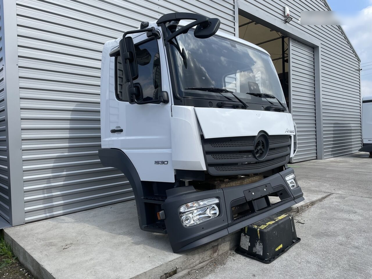 FRONT BUMPER COMPLETE EXTRA COST 800EU Mercedes-Benz ATEGO S-cab ClassicSpace, 2.30 m 2023 Mercedes-Benz ATEGO truck - Кабина за Камион: слика 2 FRONT BUMPER COMPLETE EXTRA COST 800EU Mercedes-Benz ATEGO S-cab ClassicSpace, 2.30 m 2023 Mercedes-Benz ATEGO truck - Кабина за Камион: слика 2