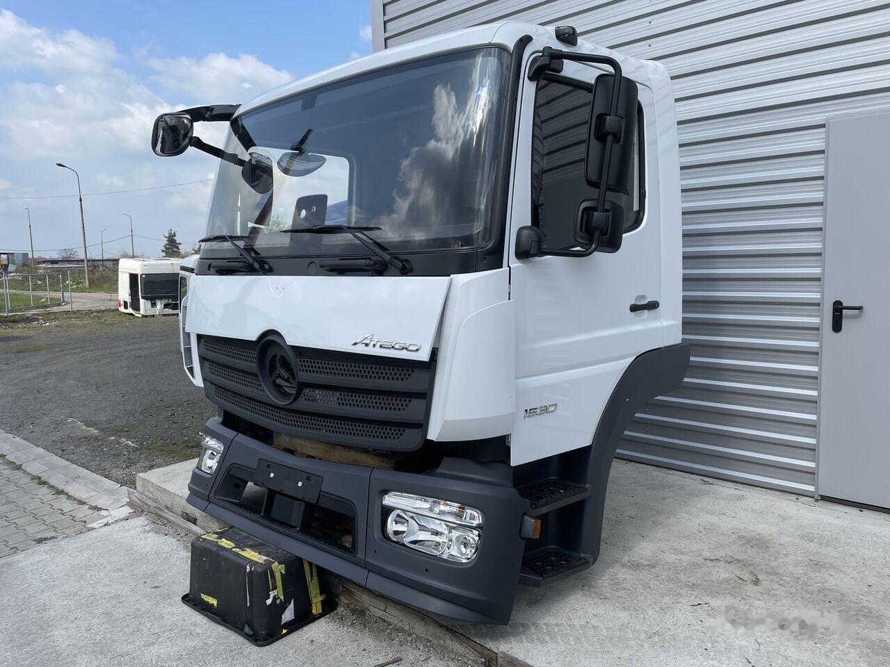 FRONT BUMPER COMPLETE EXTRA COST 800EU Mercedes-Benz ATEGO S-cab ClassicSpace, 2.30 m 2023 Mercedes-Benz ATEGO truck - Кабина за Камион: слика 4 FRONT BUMPER COMPLETE EXTRA COST 800EU Mercedes-Benz ATEGO S-cab ClassicSpace, 2.30 m 2023 Mercedes-Benz ATEGO truck - Кабина за Камион: слика 4