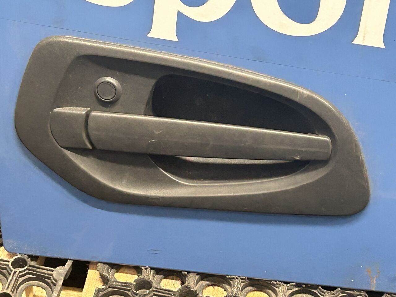 MERCEDES ACTROS MP4 DOOR RIGHT EITH RAMP MIRROR - Врата и делови: слика 2 MERCEDES ACTROS MP4 DOOR RIGHT EITH RAMP MIRROR - Врата и делови: слика 2