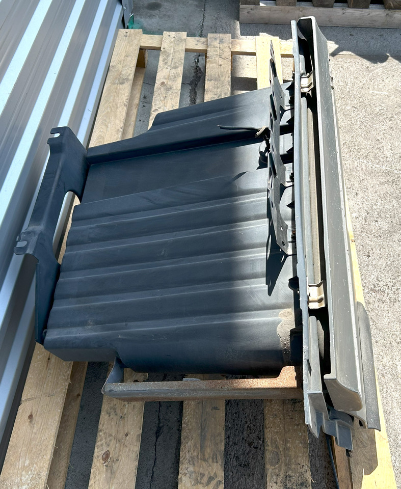 MERCEDES ACTROS MP4 STORAGE COMPARTMENT EXTENSION OF THE STEPS LEFT - Универзален дел: слика 3 MERCEDES ACTROS MP4 STORAGE COMPARTMENT EXTENSION OF THE STEPS LEFT - Универзален дел: слика 3