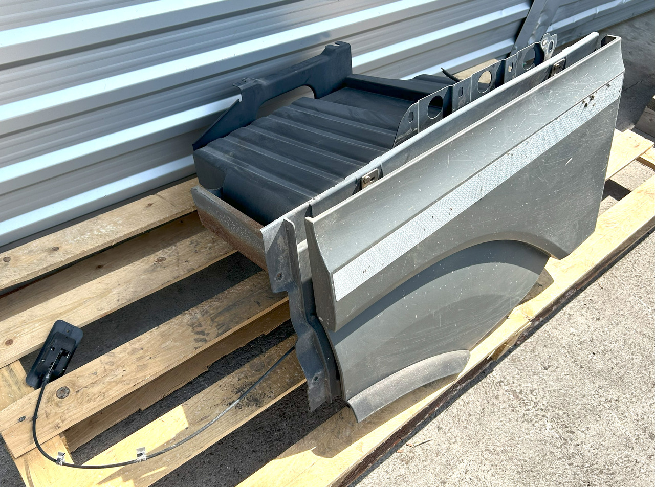 MERCEDES ACTROS MP4 STORAGE COMPARTMENT EXTENSION OF THE STEPS LEFT - Универзален дел: слика 2 MERCEDES ACTROS MP4 STORAGE COMPARTMENT EXTENSION OF THE STEPS LEFT - Универзален дел: слика 2