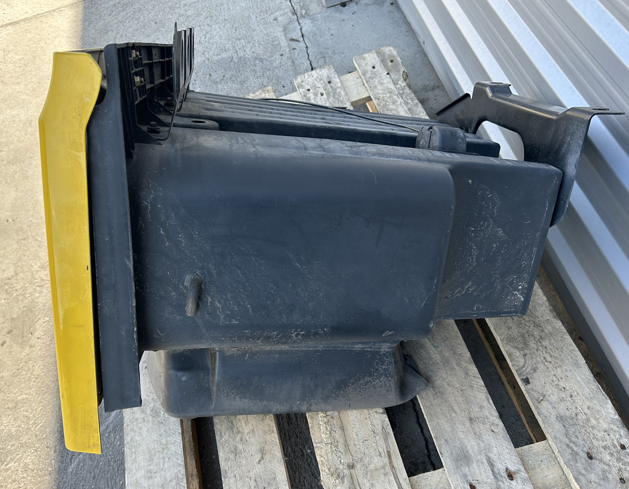 MERCEDES ACTROS MP5 STORAGE COMPARTMENT EXTENSION OF THE STEPS LEFT - Универзален дел: слика 3 MERCEDES ACTROS MP5 STORAGE COMPARTMENT EXTENSION OF THE STEPS LEFT - Универзален дел: слика 3