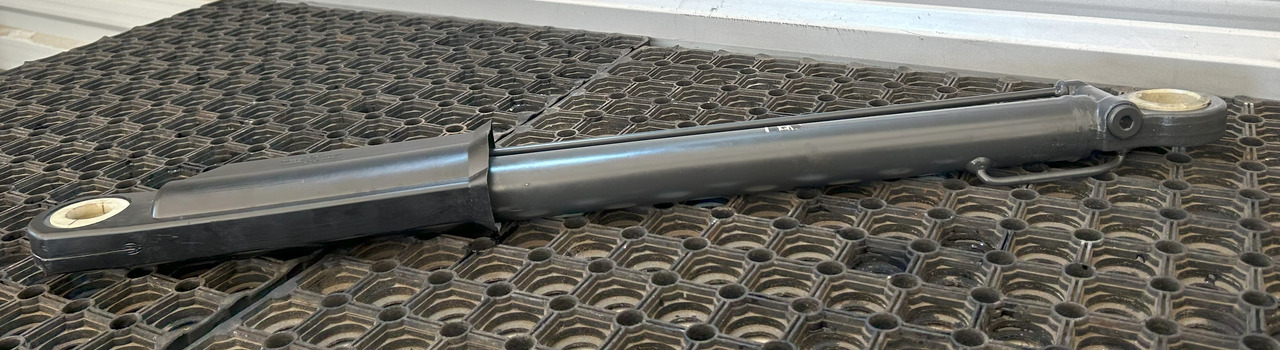MERCEDES ATEGO CABIN LIFTING ACTUATOR + PUMP - Суспензија на кабината: слика 4 MERCEDES ATEGO CABIN LIFTING ACTUATOR + PUMP - Суспензија на кабината: слика 4