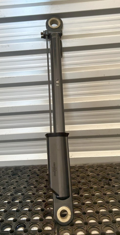 MERCEDES ATEGO CABIN LIFTING ACTUATOR + PUMP - Суспензија на кабината: слика 2 MERCEDES ATEGO CABIN LIFTING ACTUATOR + PUMP - Суспензија на кабината: слика 2