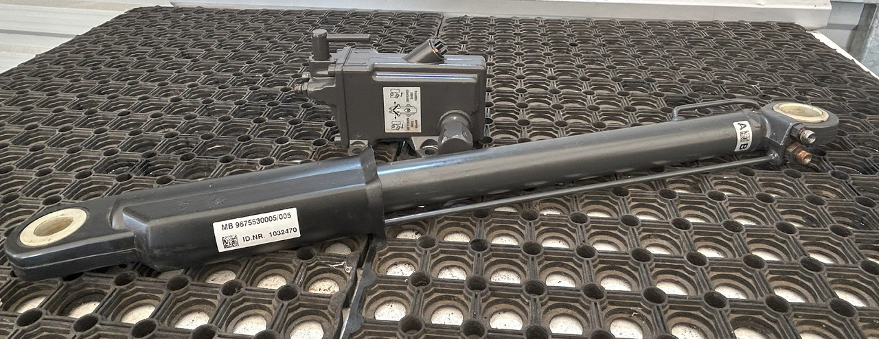 MERCEDES ATEGO CABIN LIFTING ACTUATOR + PUMP - Суспензија на кабината: слика 1 MERCEDES ATEGO CABIN LIFTING ACTUATOR + PUMP - Суспензија на кабината: слика 1