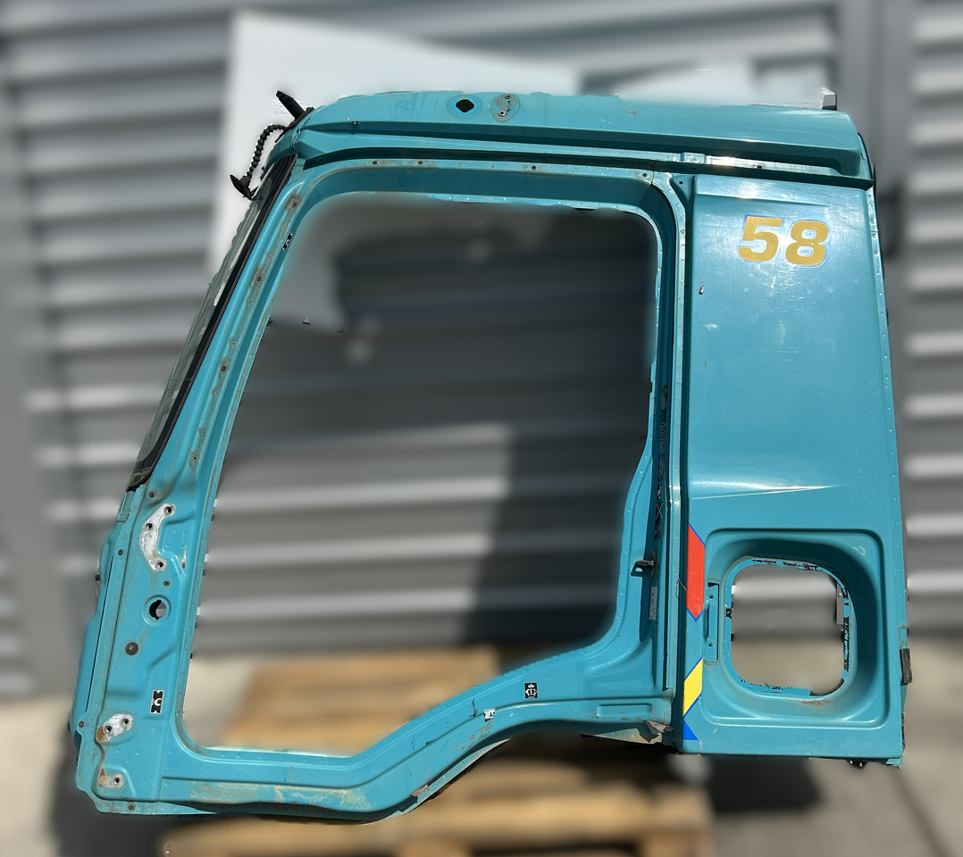MERCEDES-BENZ AROCS MP4 LEFT SIDE QUARTER PANEL M CLASSIC SPACE - Кабина: слика 1 MERCEDES-BENZ AROCS MP4 LEFT SIDE QUARTER PANEL M CLASSIC SPACE - Кабина: слика 1