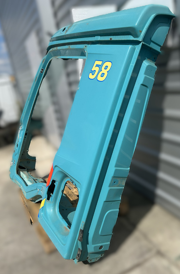 MERCEDES-BENZ AROCS MP4 LEFT SIDE QUARTER PANEL M CLASSIC SPACE - Кабина: слика 2 MERCEDES-BENZ AROCS MP4 LEFT SIDE QUARTER PANEL M CLASSIC SPACE - Кабина: слика 2