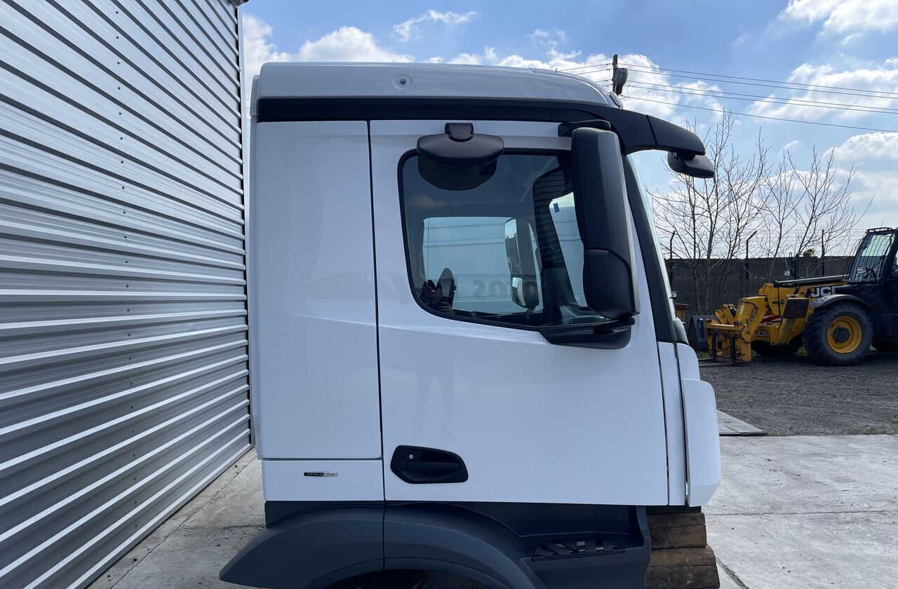 Mercedes-Benz ACTROS MP4 A9607202203 Mercedes-Benz ACTROS MP4 CLASSIC truck - Врата и делови за Камион: слика 1 Mercedes-Benz ACTROS MP4 A9607202203 Mercedes-Benz ACTROS MP4 CLASSIC truck - Врата и делови за Камион: слика 1