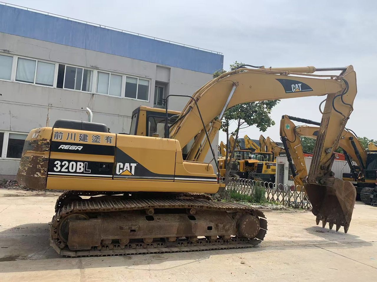 CATERPILLAR 320BL Used Excavator with Original Color - Багер гасеничар: слика 4 CATERPILLAR 320BL Used Excavator with Original Color - Багер гасеничар: слика 4
