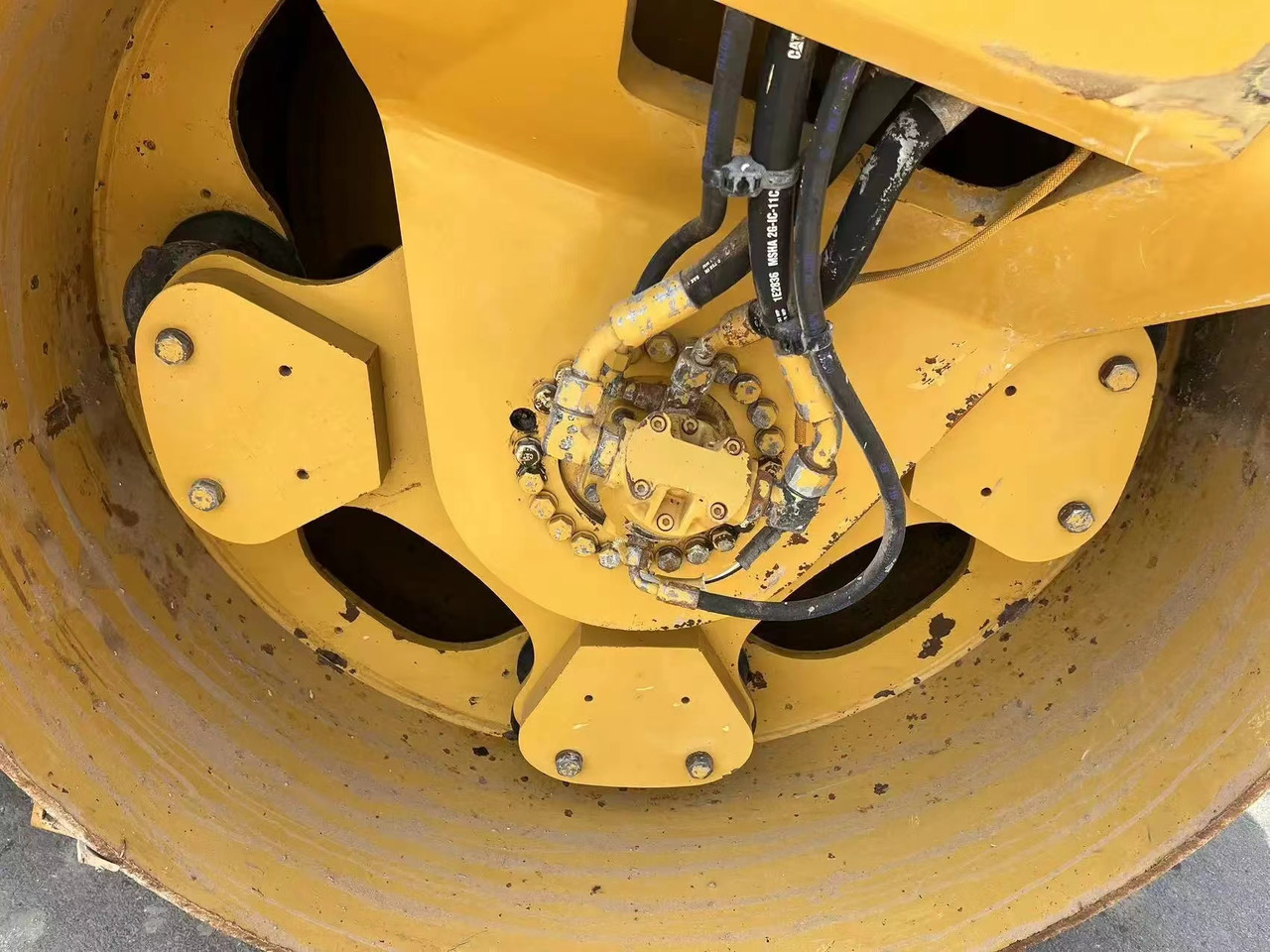CATERPILLAR Double Drum Road Roller CB564D, CB534D - Ваљак за пат: слика 4 CATERPILLAR Double Drum Road Roller CB564D, CB534D - Ваљак за пат: слика 4