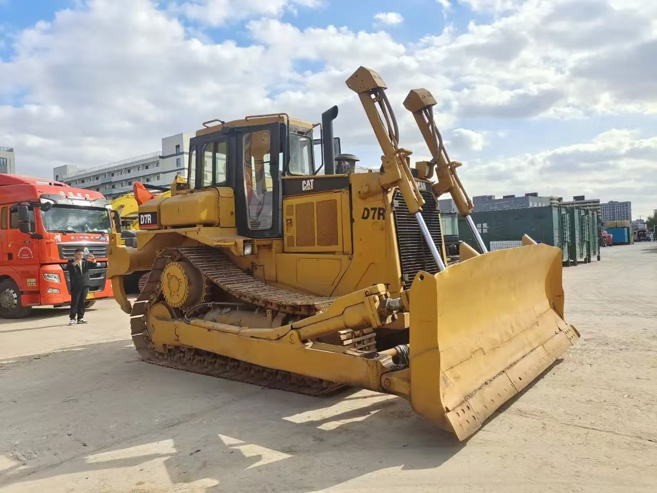 Caterpillar Secondhand Bulldozer CAT D7R Japan Origin Tracked Tractor - Булдожер: слика 4 Caterpillar Secondhand Bulldozer CAT D7R Japan Origin Tracked Tractor - Булдожер: слика 4