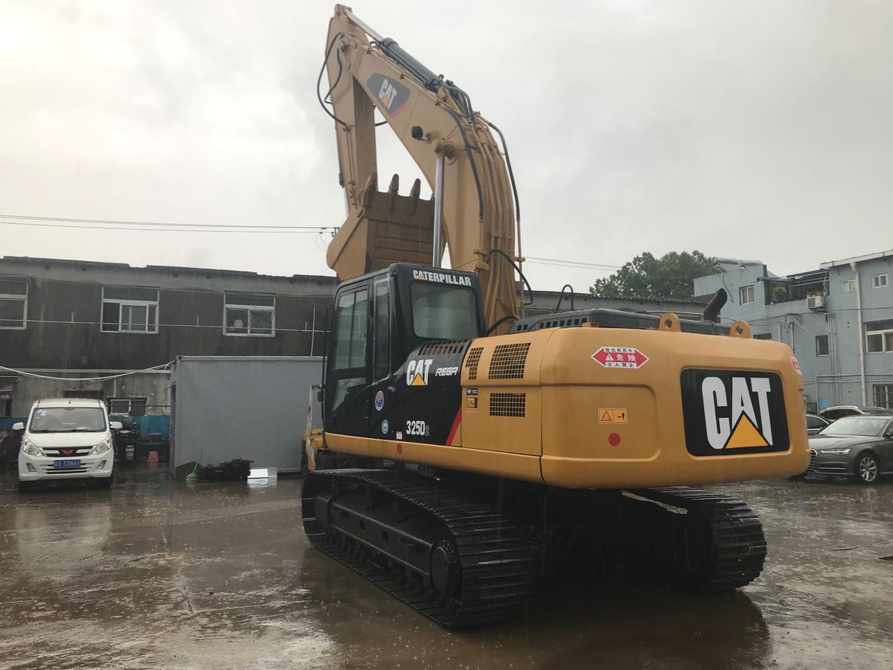 Caterpillar Used Excavator Cheap Price CAT 325D, 325BL Made in Japan - Багер гасеничар: слика 2 Caterpillar Used Excavator Cheap Price CAT 325D, 325BL Made in Japan - Багер гасеничар: слика 2