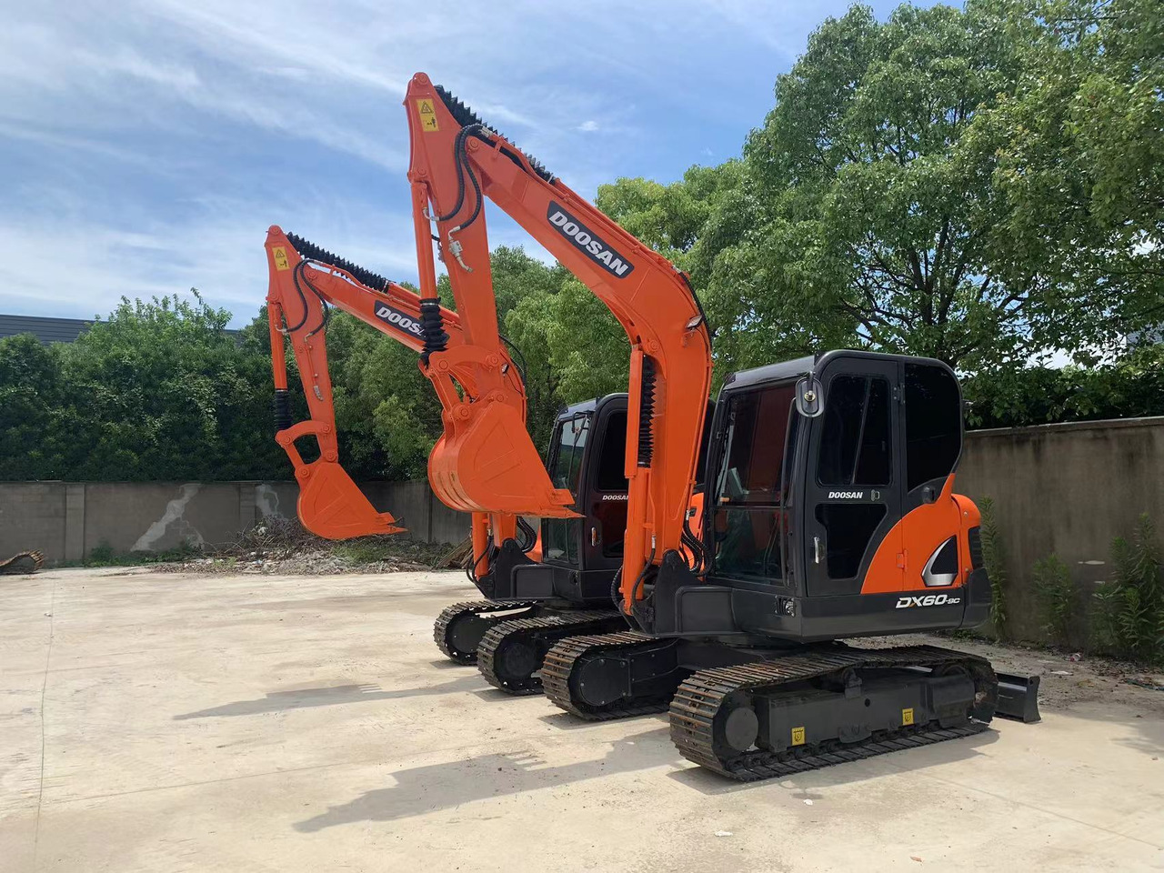 DOOSAN DX60 Good price 6 ton Small Excavator - Багер гасеничар: слика 2 DOOSAN DX60 Good price 6 ton Small Excavator - Багер гасеничар: слика 2