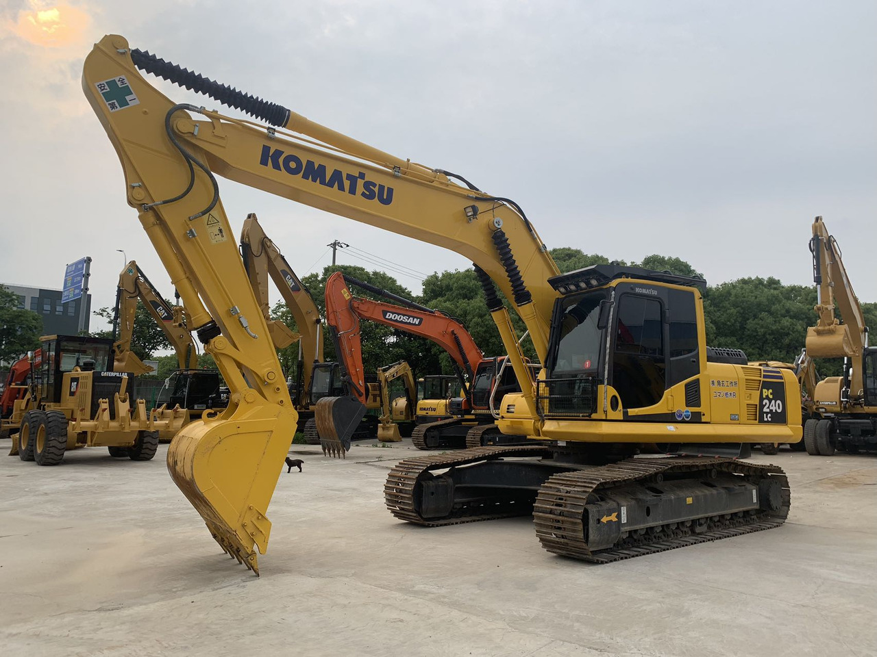 Komatsu PC240, PC220 Secondhand Excavator Good Price - Багер гасеничар: слика 3 Komatsu PC240, PC220 Secondhand Excavator Good Price - Багер гасеничар: слика 3
