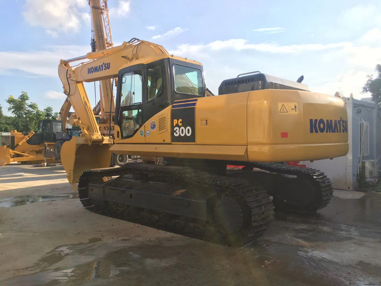 Komatsu PC300 Excavator Used Condition Construction Machine Made in Japan - Багер гасеничар: слика 1 Komatsu PC300 Excavator Used Condition Construction Machine Made in Japan - Багер гасеничар: слика 1