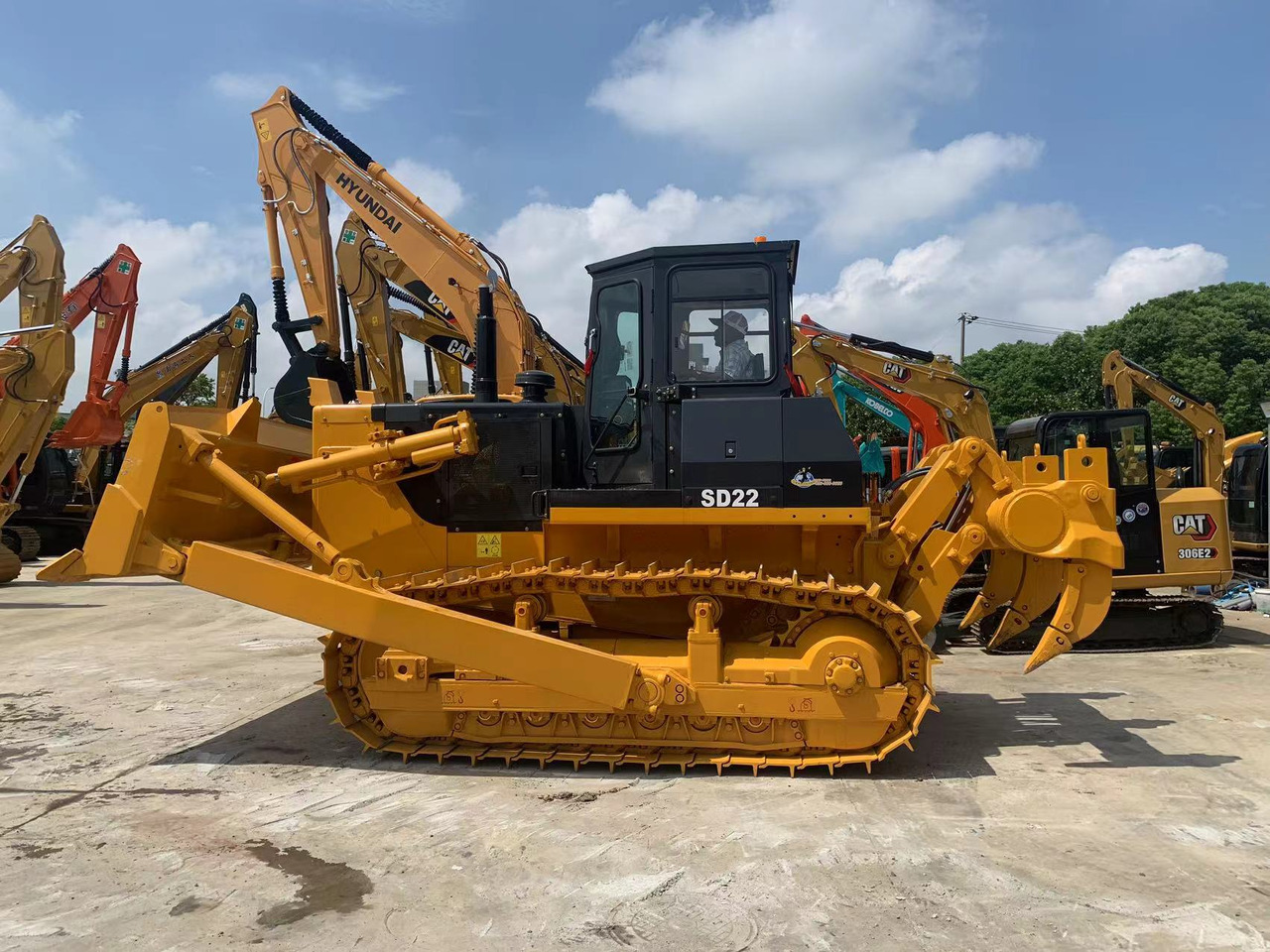 SHANTUI Bulldozer SD22, SD32 Secondhand Tracked Tactor - Булдожер: слика 2 SHANTUI Bulldozer SD22, SD32 Secondhand Tracked Tactor - Булдожер: слика 2