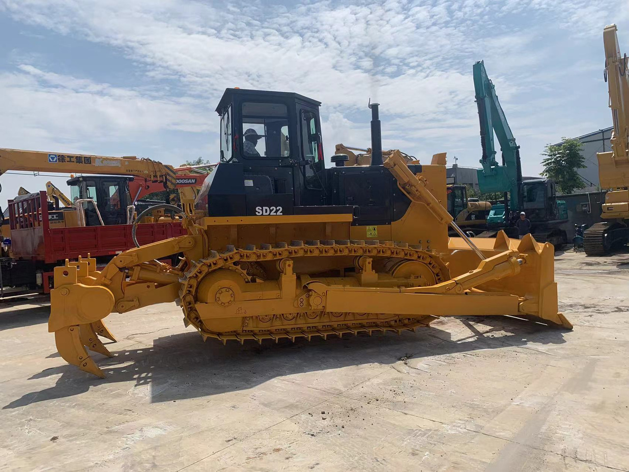 SHANTUI Bulldozer SD22, SD32 Secondhand Tracked Tactor - Булдожер: слика 1 SHANTUI Bulldozer SD22, SD32 Secondhand Tracked Tactor - Булдожер: слика 1