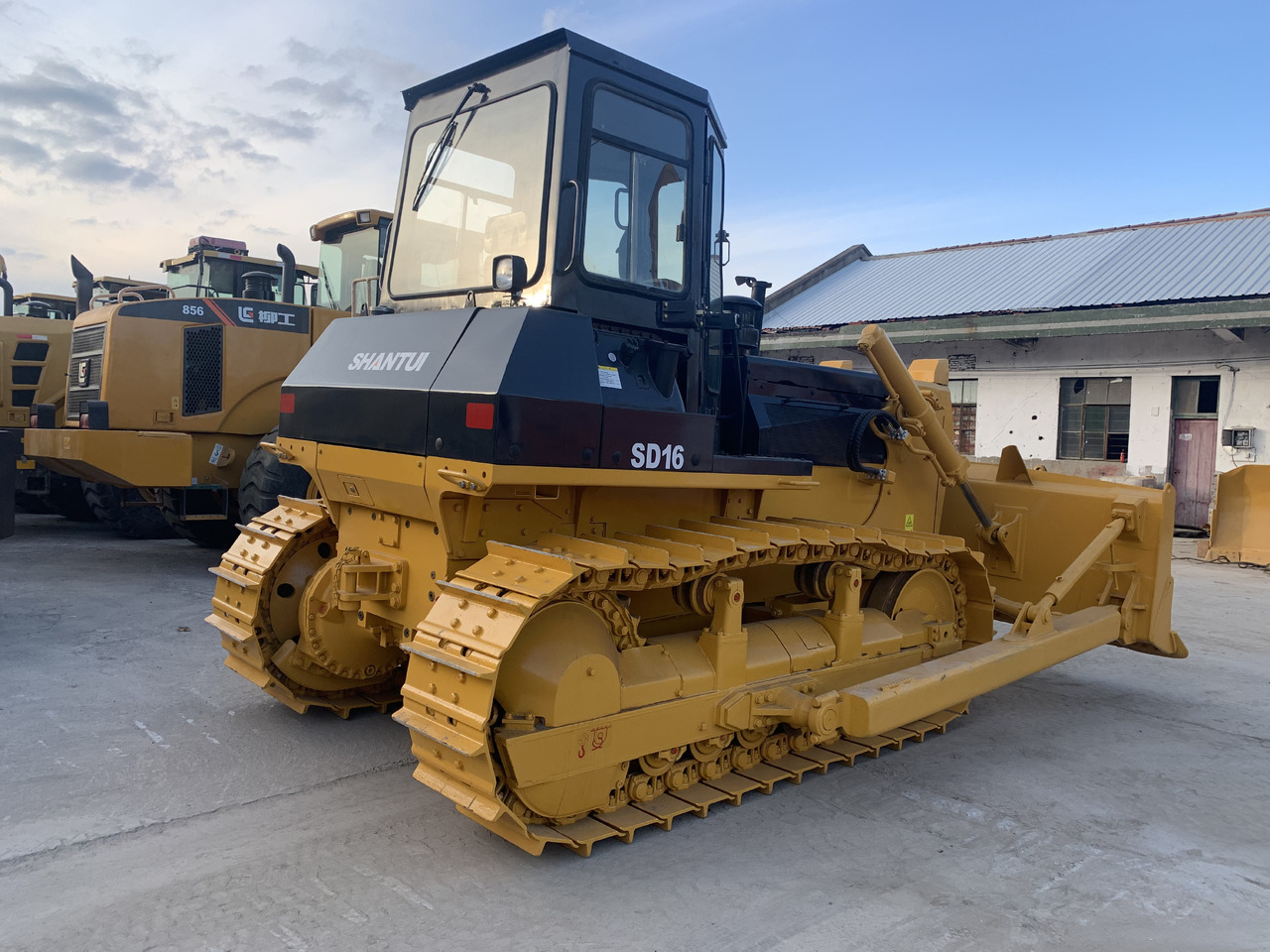 SHANTUI SD16 Used Bulldozer with Good Price - Булдожер: слика 2 SHANTUI SD16 Used Bulldozer with Good Price - Булдожер: слика 2