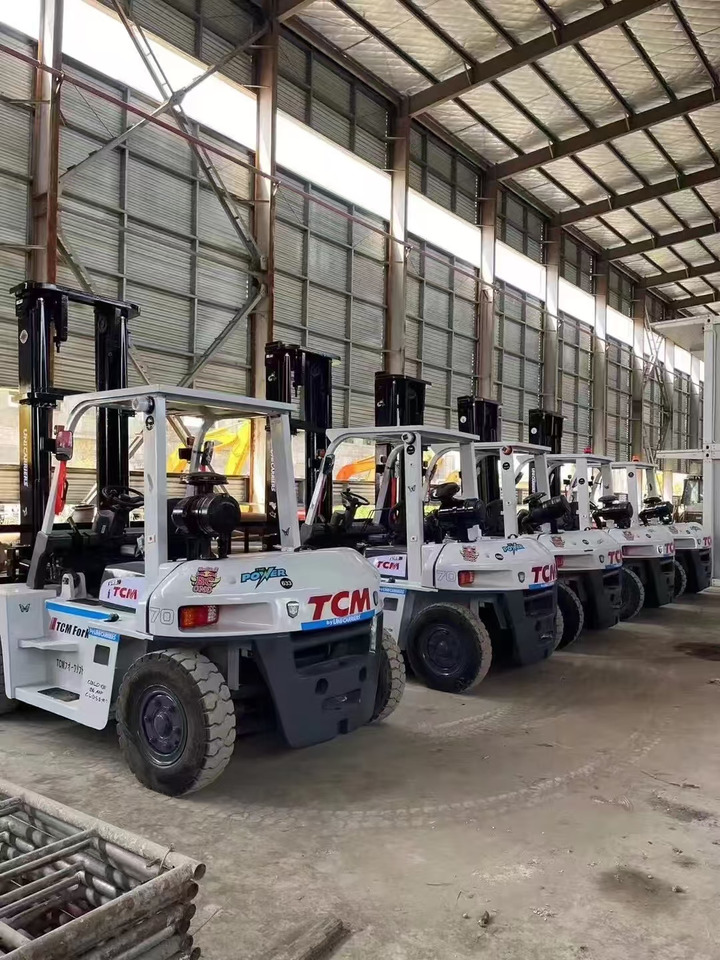 TCM 10 ton Diesel Forklift FD100 with Fork Positioner - Дизел вилушкар: слика 1 TCM 10 ton Diesel Forklift FD100 with Fork Positioner - Дизел вилушкар: слика 1