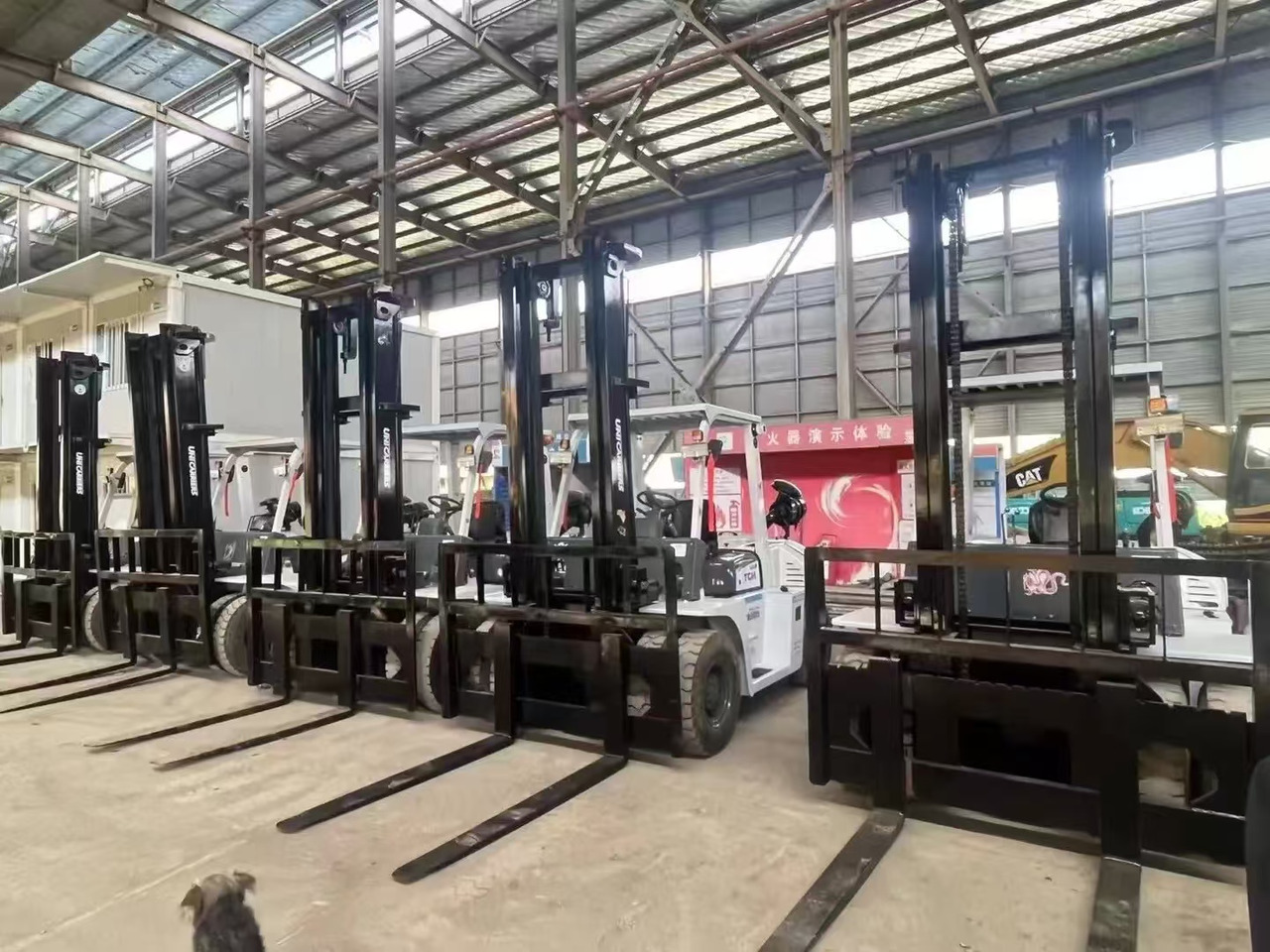 TCM 10 ton Diesel Forklift FD100 with Fork Positioner - Дизел вилушкар: слика 2 TCM 10 ton Diesel Forklift FD100 with Fork Positioner - Дизел вилушкар: слика 2