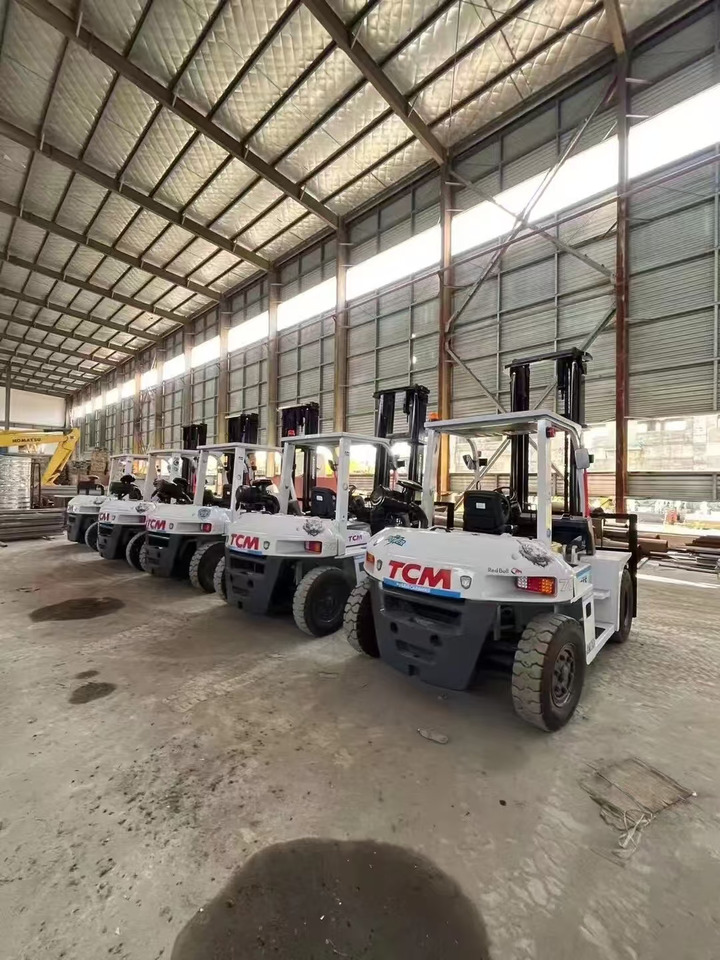 TCM 10 ton Diesel Forklift FD100 with Fork Positioner - Дизел вилушкар: слика 3 TCM 10 ton Diesel Forklift FD100 with Fork Positioner - Дизел вилушкар: слика 3
