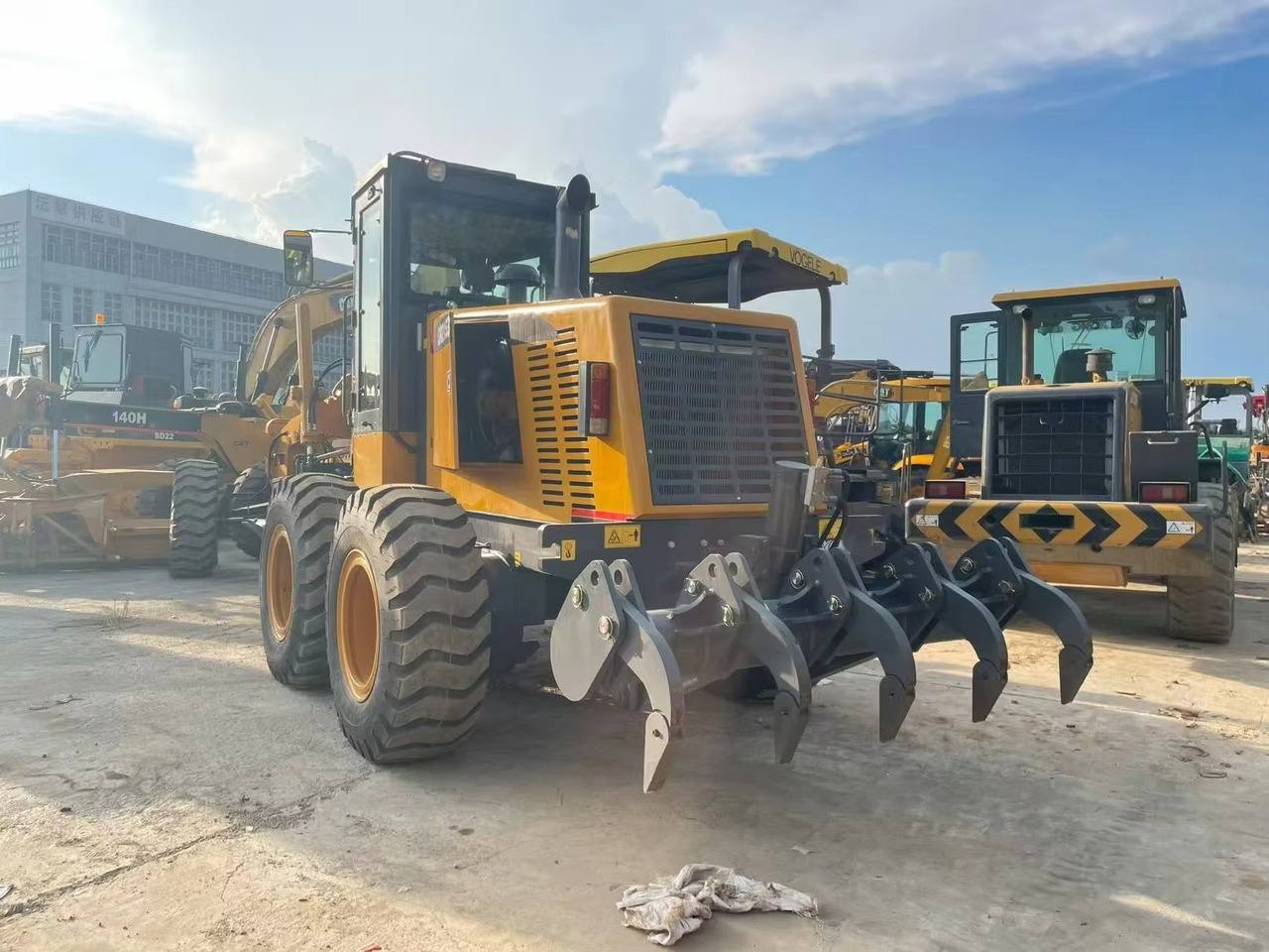 XCMG Used Motor Grader XCMG GR215 for Sale - Порамнувач: слика 3 XCMG Used Motor Grader XCMG GR215 for Sale - Порамнувач: слика 3