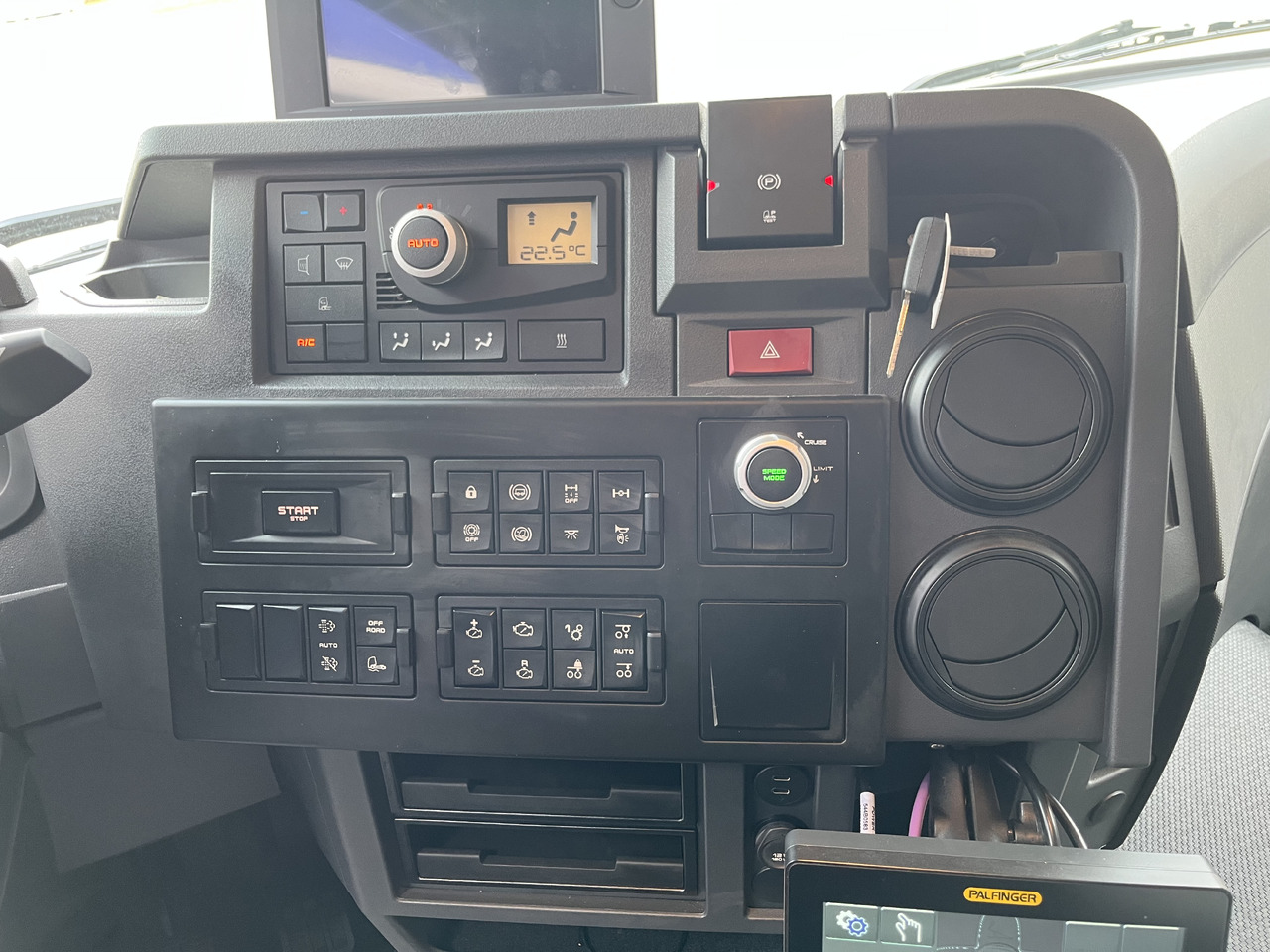 Камион со кука за подигање Renault C 520 8x2: слика 8