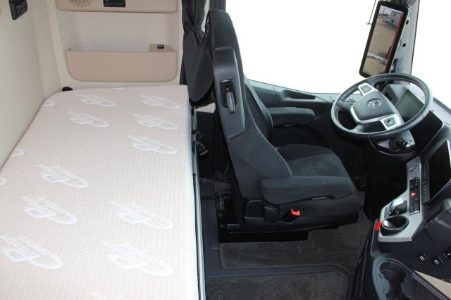 Камион влекач Mercedes-Benz Actros 1863LS NEUZUSTAND: слика 8 Камион влекач Mercedes-Benz Actros 1863LS NEUZUSTAND: слика 8