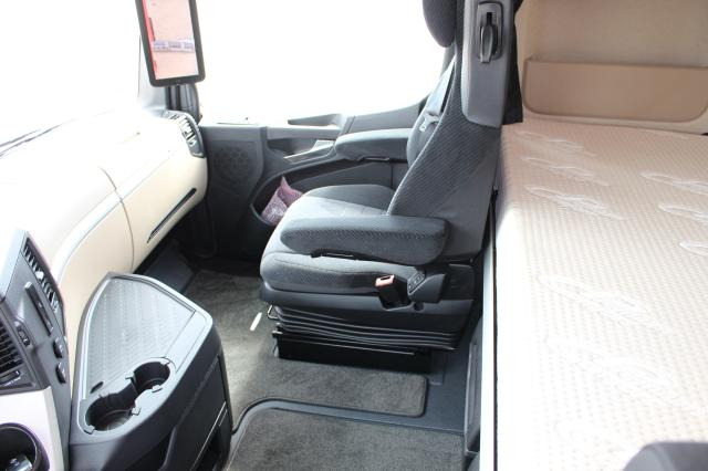 Камион влекач Mercedes-Benz Actros 1863LS NEUZUSTAND: слика 9 Камион влекач Mercedes-Benz Actros 1863LS NEUZUSTAND: слика 9