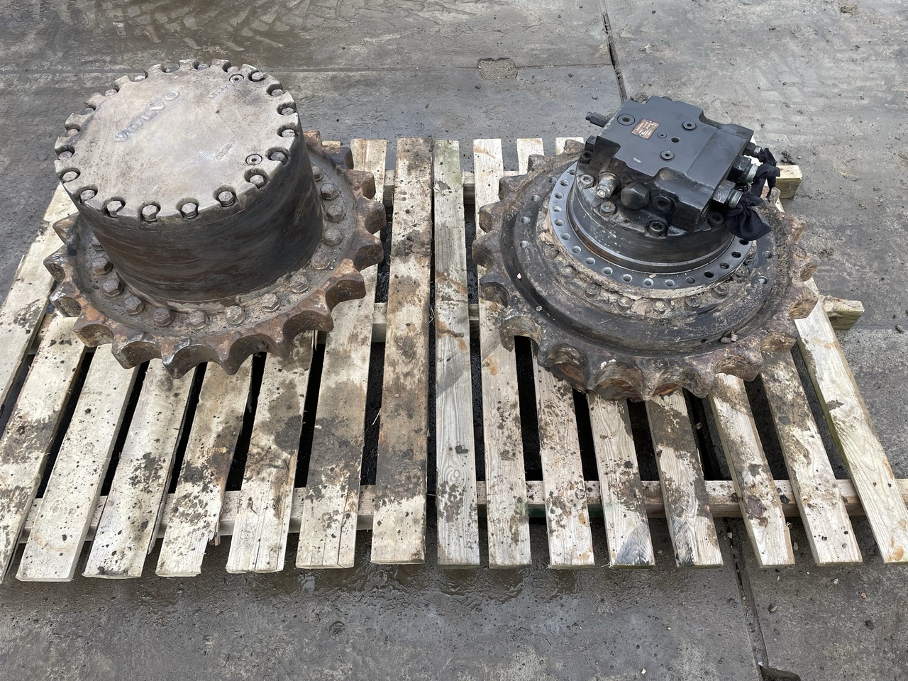 Zwolnica Volvo EC250 - Делови за подвозје за Багер гасеничар: слика 2 Zwolnica Volvo EC250 - Делови за подвозје за Багер гасеничар: слика 2