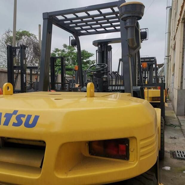 Вилушкар 2020 Komatsu FD80: слика 8