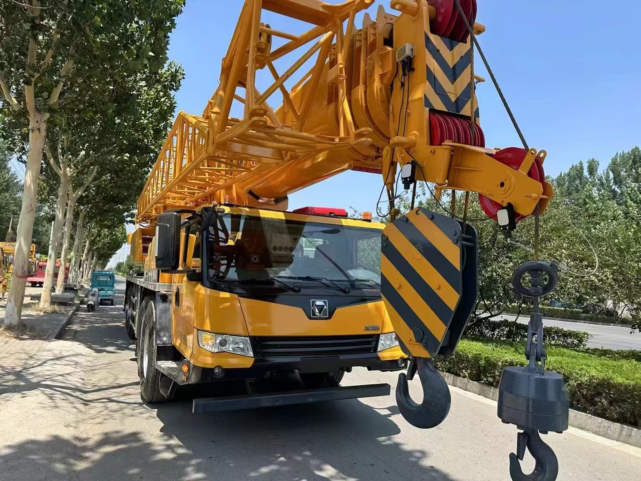 XCMG QY75K - Кран за секакви терени: слика 1 XCMG QY75K - Кран за секакви терени: слика 1