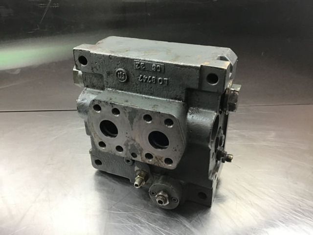Liebherr Connecting Plate - Пумпа за течност за ладење: слика 1 Liebherr Connecting Plate - Пумпа за течност за ладење: слика 1