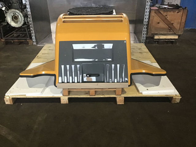 Liebherr Engine Hood - Хауба: слика 1 Liebherr Engine Hood - Хауба: слика 1