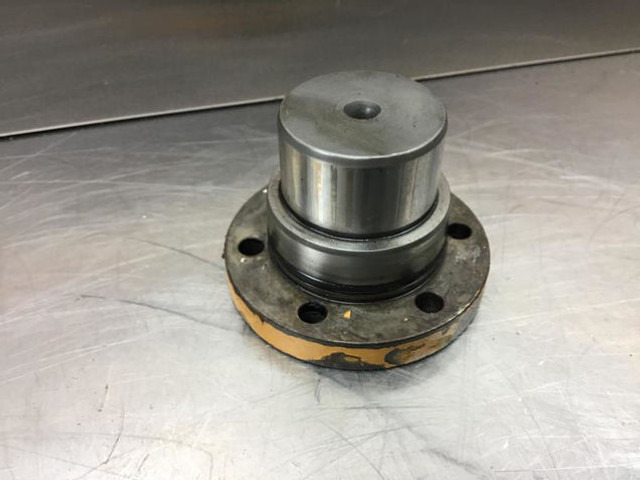 Liebherr Flange - Пумпа за течност за ладење: слика 1 Liebherr Flange - Пумпа за течност за ладење: слика 1