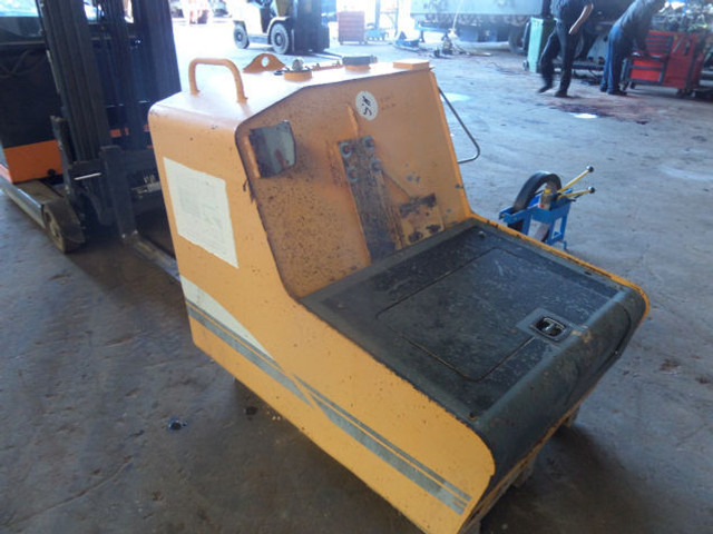 Liebherr Fuel Tank - Резервоар за гориво: слика 1 Liebherr Fuel Tank - Резервоар за гориво: слика 1