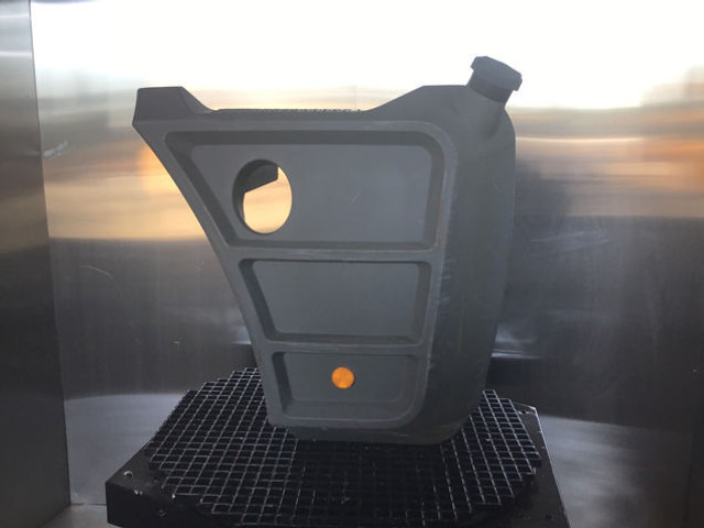 Liebherr Fuel Tank - Резервоар за гориво: слика 1 Liebherr Fuel Tank - Резервоар за гориво: слика 1