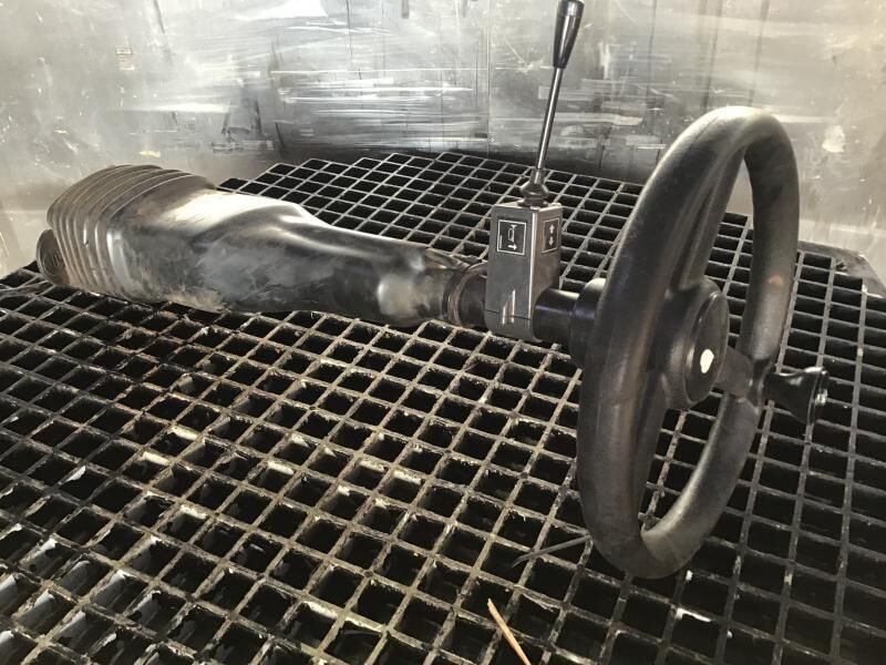 Liebherr - Управувачки столб: слика 1 Liebherr - Управувачки столб: слика 1